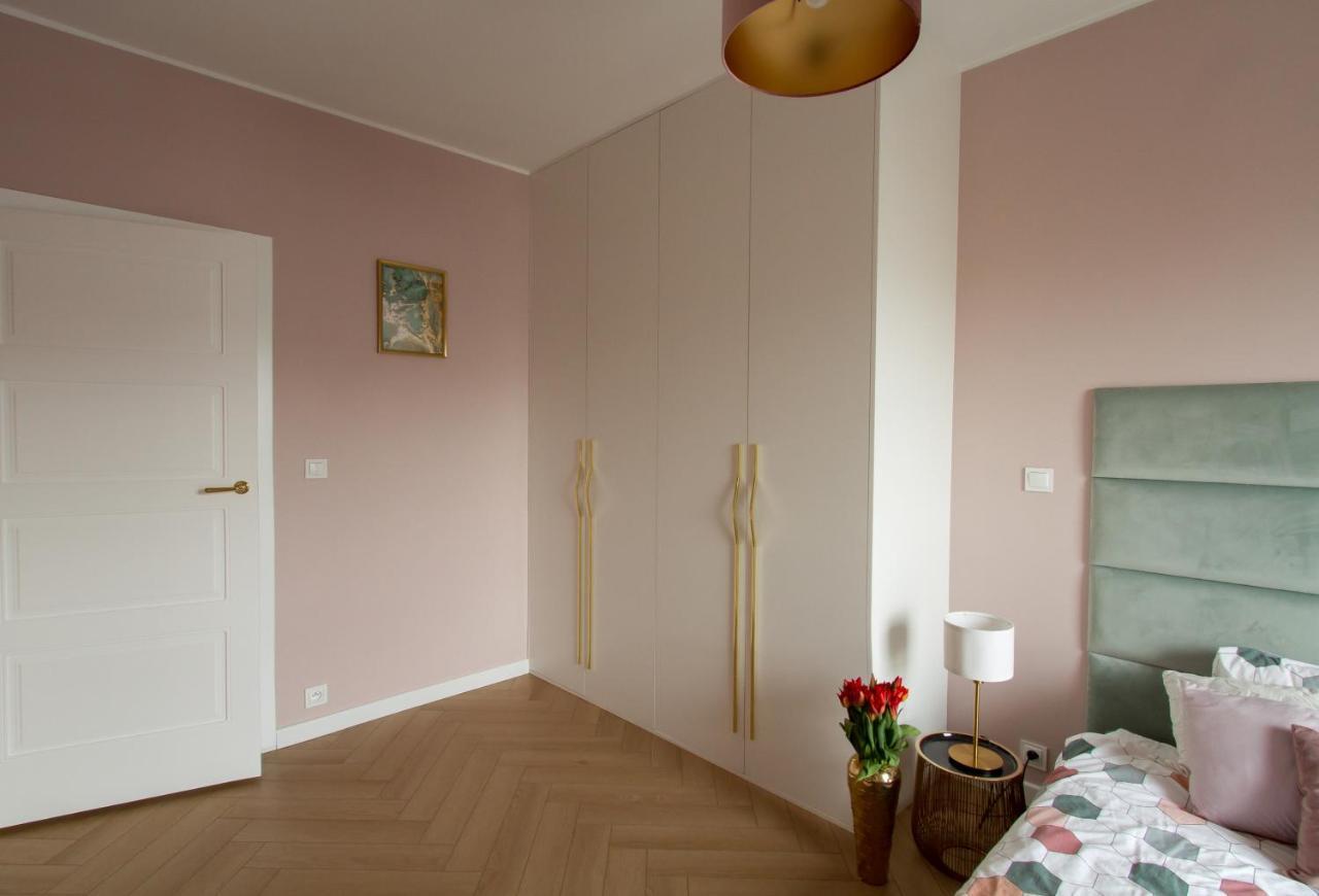 Nowy Apartment Przy Placu Szembeka Varsovie Extérieur photo